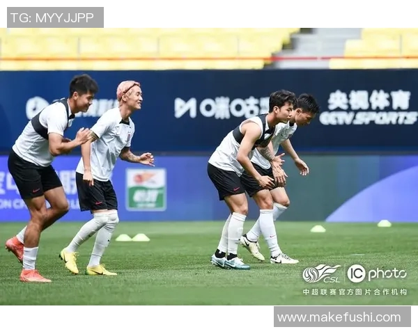 球员与主教练的赛后互动热点掀起媒体话题热潮